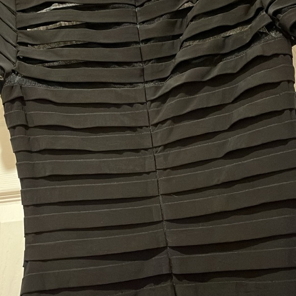 Like new, Adrianna Papell Black Dress Size 6 - Picture 5 of 5